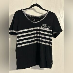 KARL LAGERFELD FOIL-STRIPED V-NECK TOP IN BLACK/SILVER med